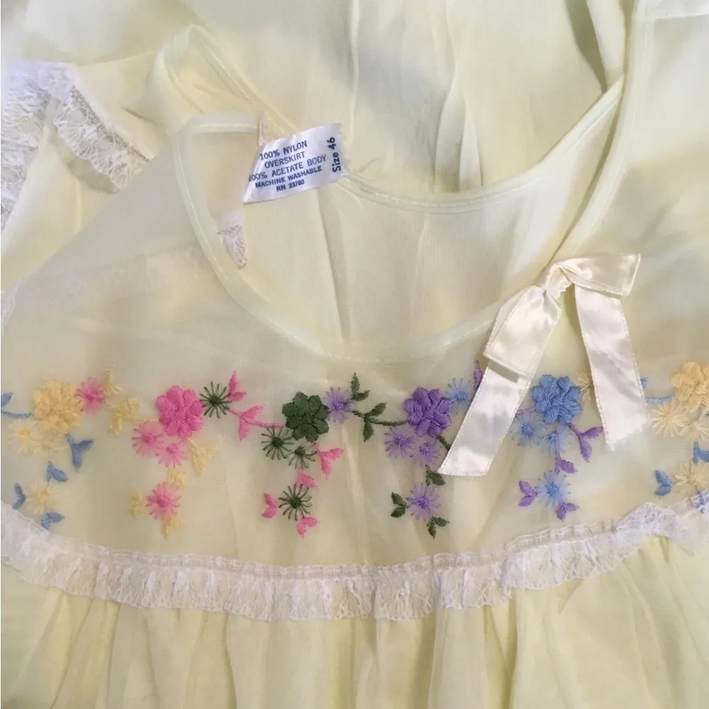 VINTAGE nylon floral nightgown